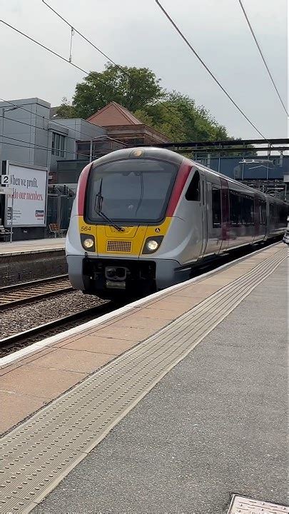 trains billericay to liverpool street.